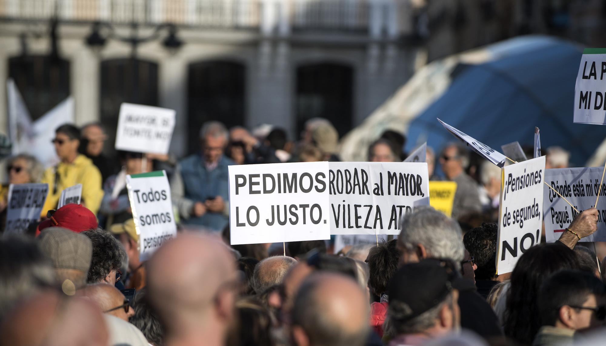Las columnas de pensionistas llegadas del sur y el norte llegan a la Puerta del Sol - 8
